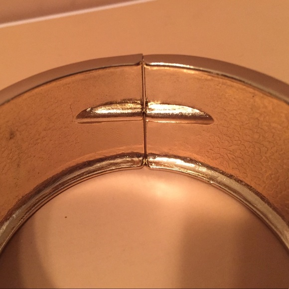 Turquoise Clamp Bracelet w/ Gold Stripes - Picture 3 of 4